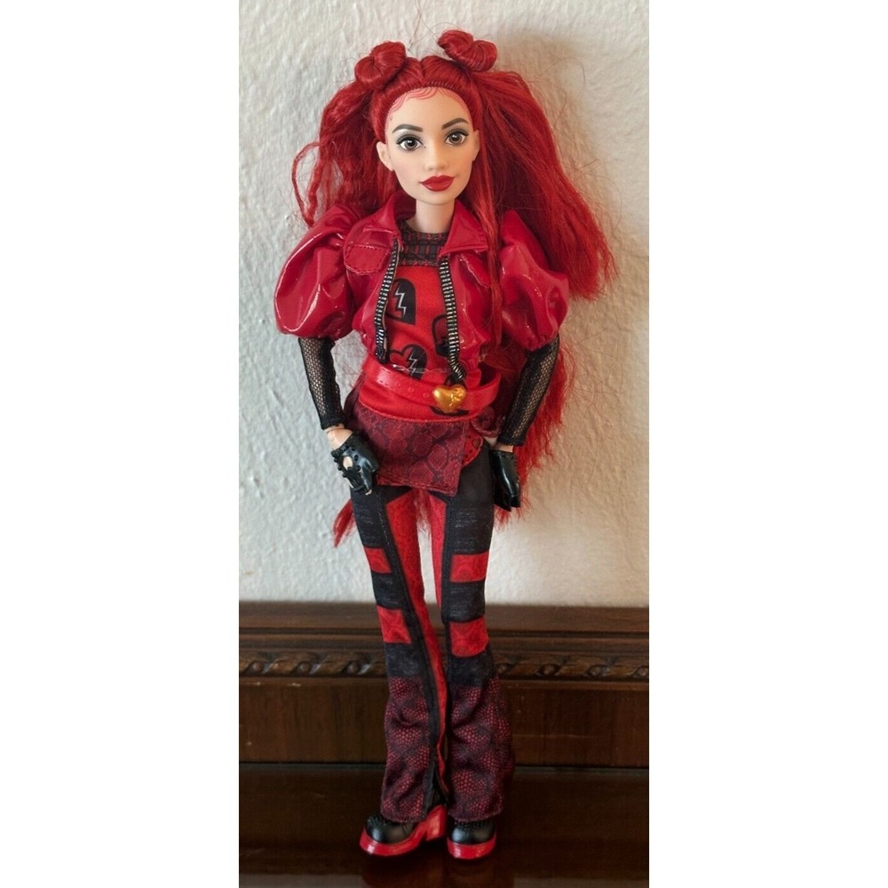 Mattel Disney Descendants: The Rise of‎ Red "Red" Fashion Doll Queen of Hearts